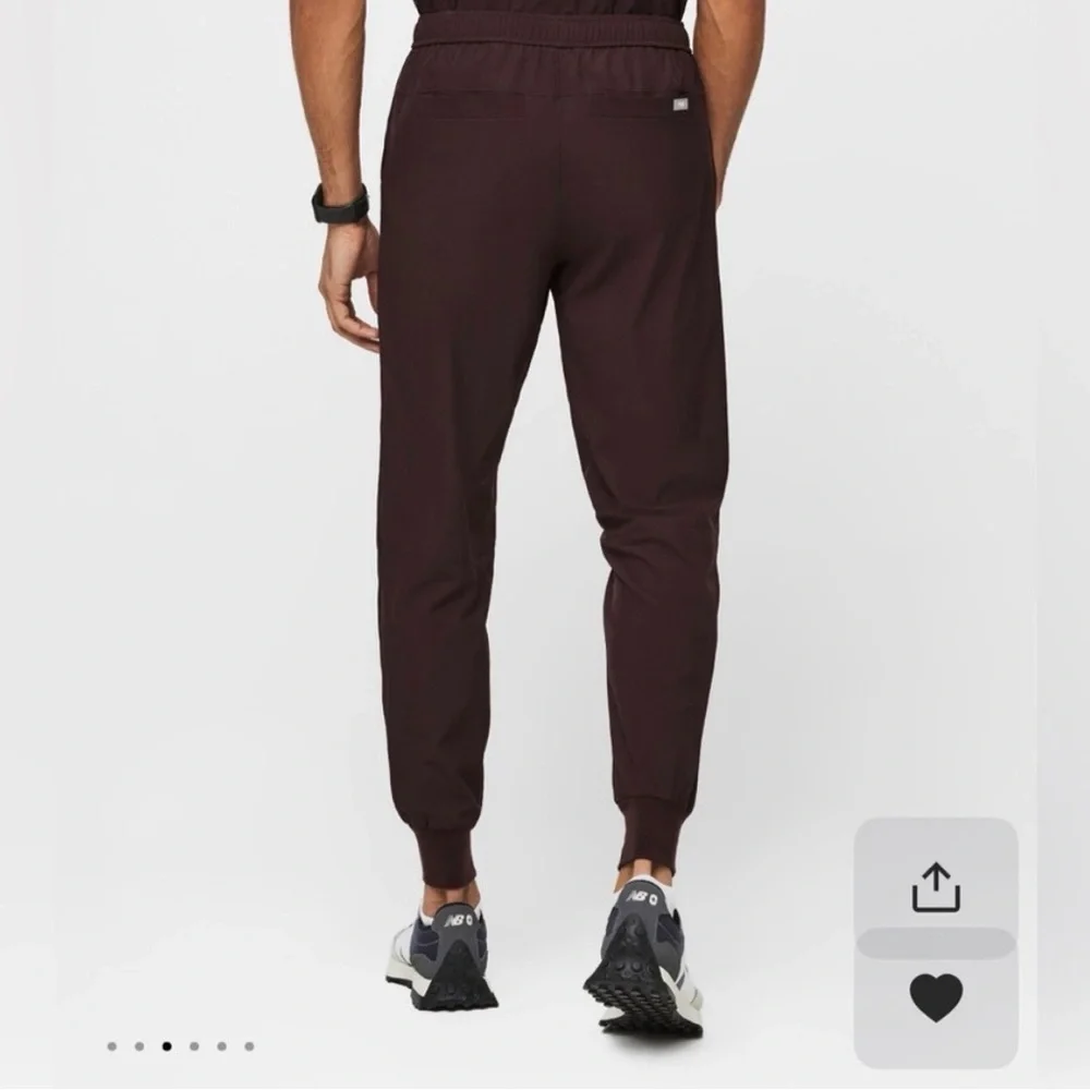 Figs Tansen Men’s Jogger Freex Jogger in Dark Fig.‎